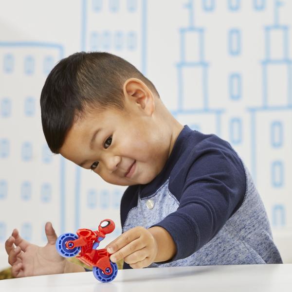 Este timpul Spidey Aceste jucarii Spidey and His Amazing Friends vin cu o silueta si o motocicleta pentru o joaca plina de actiune Silueta de 25 inci poate merge cu adevarat cu bicicleta astfel incat prescolarii isi pot imagina ca se vor ajuta cu echipa Spidey Cu aceste seturi de figurine si vehicule Marvel prescolare distractia este la o plimbare distanta Aceste seturi de jucarii Spidey sunt cadouri grozave de sarbatori sau de ziua de nastere pentru copiii de la 3 ani in sus care iubesc 