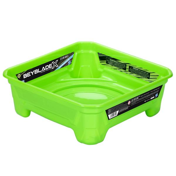 Traieste emotia luptelor intense cu arenele lansatoarele si titirezii Beyblade de ultima generatie Beyblade X Bladerii lanseaza titirezii in confruntari aprige impotriva adversarilor fiecare ciocnire adaugand puncte la scor iar primul care ajunge la 4 puncte castiga &Icircncepe aventura pentru maiestria Bey cu arena de lupta Beyblade X Beystadium cu sistemul inovator de angrenaje Accelerator care te ajuta sa iti imbunatatesti jocul Cand angrenajul unui titirez Beyblade X se 