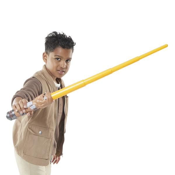 Sabia de jucarie Star Wars va atrage fanii povestilor fantastice Potrivit pentru copiii care iubesc saga Star Wars Scufundati-va in lumea fanteziei cu o sabie droid din plastic de inalta calitate Jucati o poveste celebra sau veniti cu propriile povesti extra-planetare Aranjeaza o adevarata batalie de galaxii si castiga Jucaria poate fi stransa si desfacuta Realizat foarte realist - un maner alb cu o imagine de personaj si o sabie colorata Jocul cu sabia Star Wars promoveaza abilitatile 