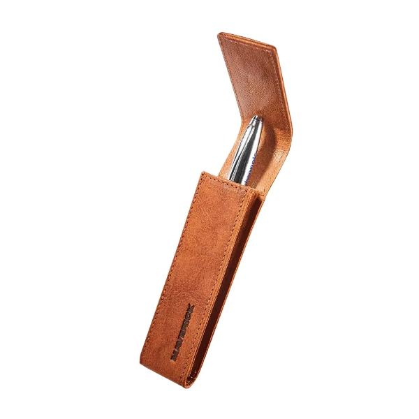 Penar elegant din piele pentru 1 instrument de scris Calitate în loc de cantitateFabricat din piele natural&259; full grain de bivol t&259;b&259;cit&259; vegetal Puternic &537;i rezistent cu un granulatie robusta &537;i un efect de culoare duotone Un aspect unic datorit&259; cus&259;turilor realizate manual în culori contrastantehr 