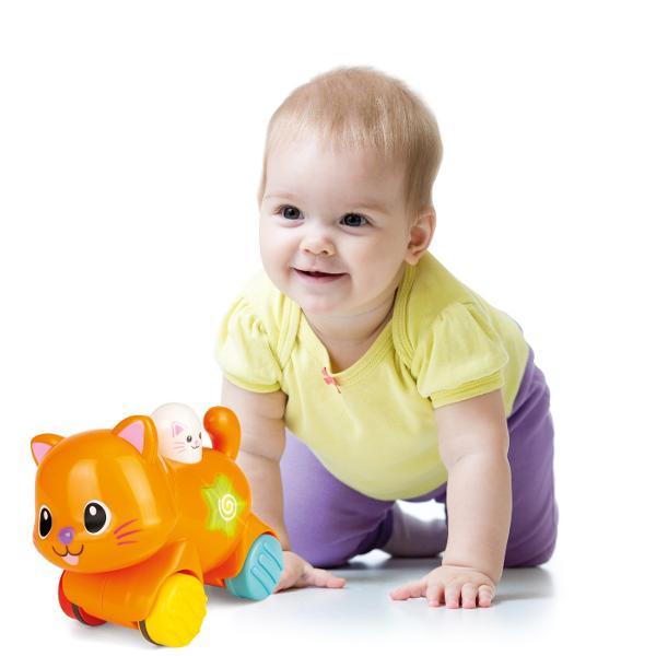 Aceasta pisicuta interactiva este o jucarie cu culori vii si vesele special conceputa pentru a captiva atentia celor mai mici membri ai familiei Pisicuta interactiva este ideala pentru copiii cu varsta de cel putin 6 luni ajutandu-i sa isi dezvolte abilitatile motorii si coordonarea Culorile sale stralucitoare si designul vesel incurajeaza copiii sa exploreze si sa interactioneze cu jucaria Cand copilul apasa butonul mare jucaria incepe sa se miste incurajand copiii sa urmareasca si sa 