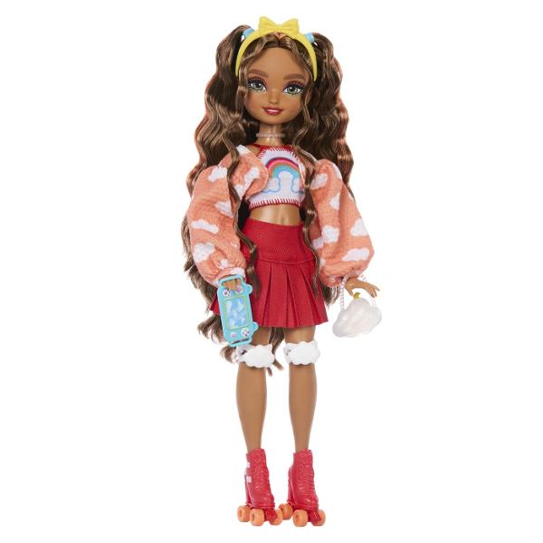 &8203;The Barbie Dream Besties Teresa iubeste sa patineze cu role  Urmareste-i cum patineaza in tinuta ei detaliata cu accesorii cu tematica distractiva Teresa isi urmareste visele de a deveni designer de jocuri video Vine cu accesorii precum jocul ei portabil poseta in forma de nor genunchiere nor bentita cu funda colier de perle camera foto telefon si cutie de ursuleti Papusa este articulabila si poarta haine detasabile cum ar fi maioul curcubeu cardiganul cu nor fusta rosie si 