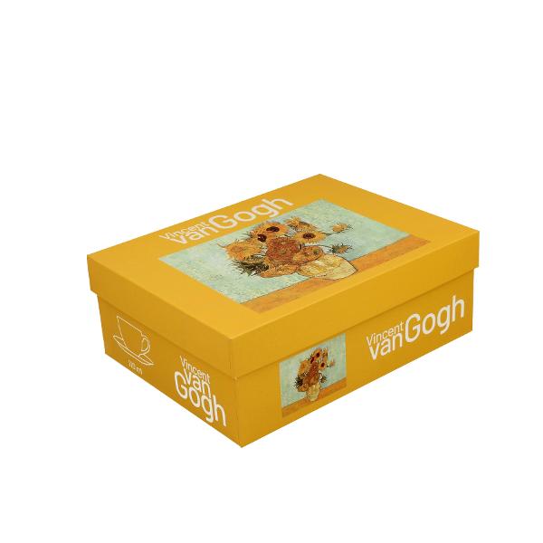 Dou&259; ce&537;ti de espresso cu farfurioare FLOAREA-SOARELUI&nbsp;inspirate de V van Gogh&nbsp;parte a seriei&nbsp;Art Gallery&nbsp; realizate din por&539;elan de calitate superioar&259; caracterizat printr-o culoare alb-crem elegant&259; &537;i natural&259; cu o str&259;lucire delicat&259; precum &537;i o durabilitate excep&539;ional&259;Setul este realizat din por&539;elan alb decorat cu un fragment din 