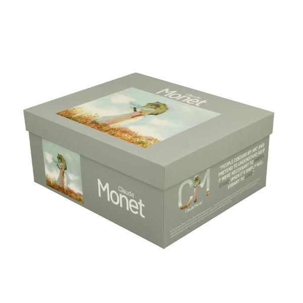 Set cu dou&259; ce&537;ti &537;i farfurioare  FEMEIA CU UMBREL&258;  inspirat de C Monet parte a seriei Art Gallery  realizate din por&539;elan de calitate superioar&259; caracterizat printr-o culoare alb-crem elegant&259; &537;i natural&259; cu o str&259;lucire delicat&259; precum &537;i o durabilitate excep&539;ional&259;Linia este realizat&259; din por&539;elan alb decorat&259; cu un 