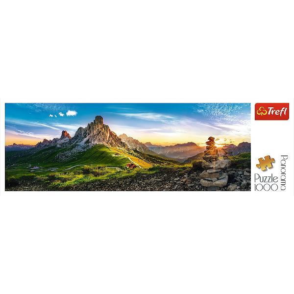 Un puzzle de calitate trebuie sa fie relaxant si distractiv Aranjarea unui puzzle constitue atat pentru copii cat si pentru adulti este o modalitate deosebita de dezvoltare a indemanarii spiritului de observatie si a concentrarii Trefl este o companie poloneza cu sediul central in regiunea Pomorze Incepand din 1985 compania a inceput sa produca puzzle-uri dezvolatand ulterior si segmentul de carti de joc si jocuri de societate In prezent Trefl este lider in Polonia si plina expansiune in 
