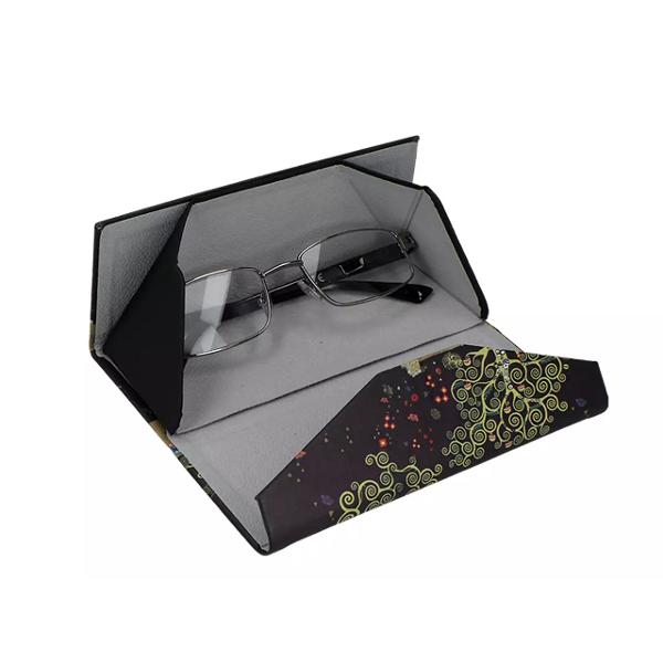 Toc pliabil pentru ochelari – Klimt – Pomul vietii 16 cmElegan&539;&259; atemporal&259; într-un format compact Acest toc pliabil pentru ochelari decorat cu celebra oper&259; S&259;rutul de Gustav Klimt îmbin&259; rafinamentul 
