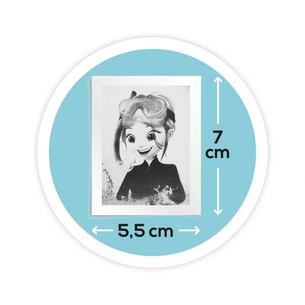 O camer&259; foto cu o imprimant&259; încorporat&259; pentru a v&259; p&259;stra cele mai frumoase amintiri Imprimare alb-negru f&259;r&259; cerneal&259; cu tehnologie termosensibila Este inclus un card micro SD de 4 GB pentru a v&259; salva fotografiile &537;i chiar pentru a realiza videoclipuri3 role de hârtie incluse Pute&539;i imprima 100 de fotografii cu cele 2 role standard &537;i 20 de autocolante cu rola cu adeziv Dimensiune fotografie 7 x 55 