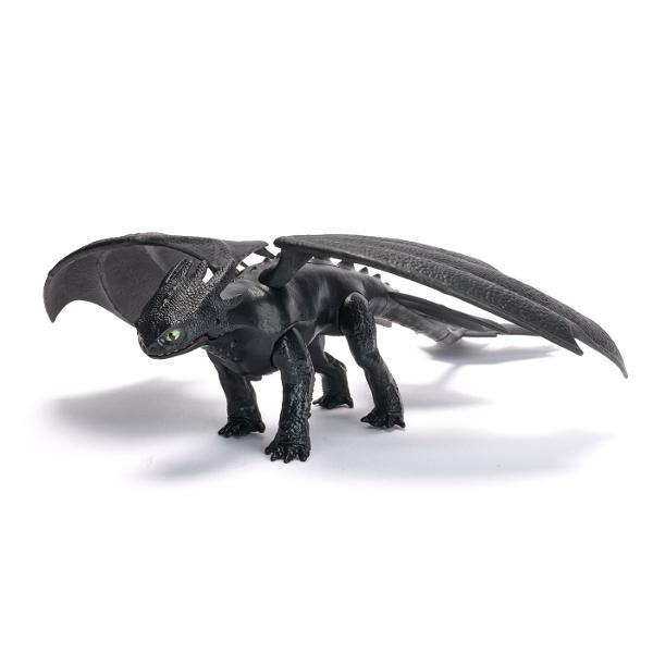 Adauga in colectia ta indragitele figurine cu dragoni din How to Train Your Dragon Figurinele au cap si aripi mobile fiind perfecte pentru joaca interactiva si aventuri imaginative alaturi de ceilalti dragoni din universul lor Design detaliat inspirat din film Acestia sunt acum gata de actiune Figurinele au aripi mobile si un design realist ideale pentru a recrea lupte aeriene sau pentru colectionare Aripi mobile pentru miscare dinamica Detalii impresionante si culori vii Paseste in 