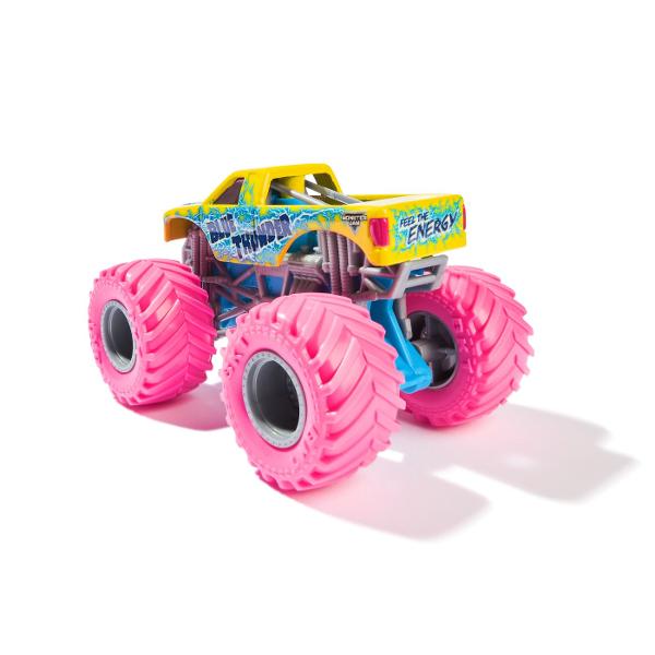Masina oficiala a spectacolului Monster Jam Un vehicul hiper detaliat fidel eroilor spectacolului cu un aspect agresiv si suspensii realiste pentru a face cascadoriile intr-un mod cat mai spectaculos Macheta este metalica si foarte bine realizata Foarte rezistenta Monster Jam ofera mai multe detalii si grafica decat oricand Cu anvelopele oficiale BKT jante cromate stilizate si un sasiu autentic cu detalii cromate acest camion monstru intruchipeaza stilul si volanul omologului sau din 