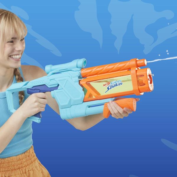 Blasterul cu apa Nerf Super Soaker Dunk-Fill Mega are un rezervor cu umplere instantanee astfel incat esti gata sa te lansezi pe suvoaie de distractie Designul inovator al rezervorului permite umplere super rapida pur si simplu scufunda-l si da drumul distractiei Nimic complicat doar scufunda rezervorul in apa si priveste cum se umple rapid Rezervorul transparent are capacitate de 1005 ml Scufunda rezervorul in apa si esti gata pentru jocuri cu apa in aer liber intr-o clipa Pompeaza 