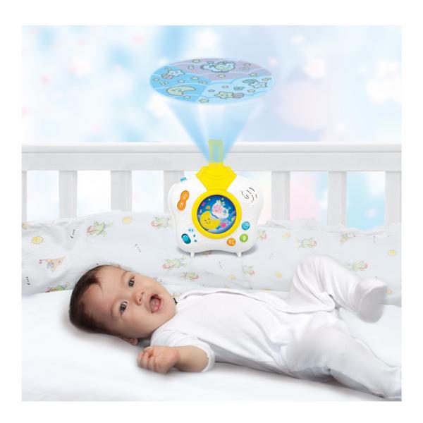 Proiectorul Winfun transforma camera copilului intr-un loc magic plin de culoare si sunete relaxante Acesta proiecteaza o scena colorata rotativa si ofera trei moduri de selectie animatii sunete din natura si modele de iluminare Fiecare mod aduce o combinatie diferita de lumini si melodii creand o atmosfera calmanta pentru micutul tau Cu melodii de leagan linistitoare si efecte sonore proiectorul ajuta la relaxarea celor mici inainte de somn De asemenea ofera trei optiuni de setare 