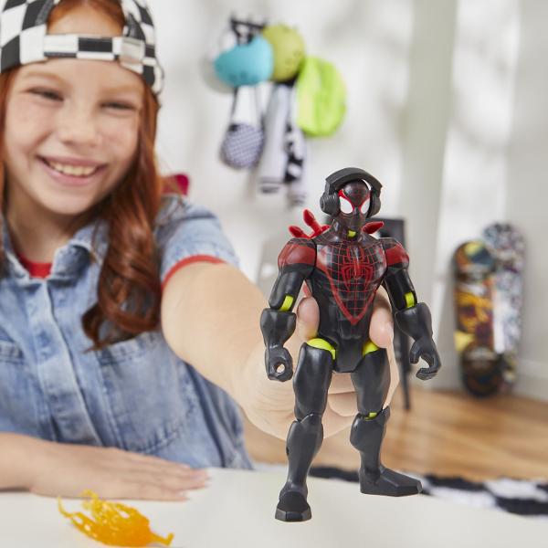 Chiar si cel mai puternic supererou are nevoie uneori de o mana&hellip picior pumn sau accesoriu de ajutor Figurinele de colectie Marvel MixMashers sunt formate din piese care se pot dezasambla si apoi combina pentru a crea figurine unice personalizate Cu 16 puncte de conectare jucariile MixMashers de 12 cm dispun de conectori universali pentru compatibilitate si durabilitate in intreaga gama Vrei sa combini si mai multe puteri Colecteaza accesoriile incluse si piesele de putere 
