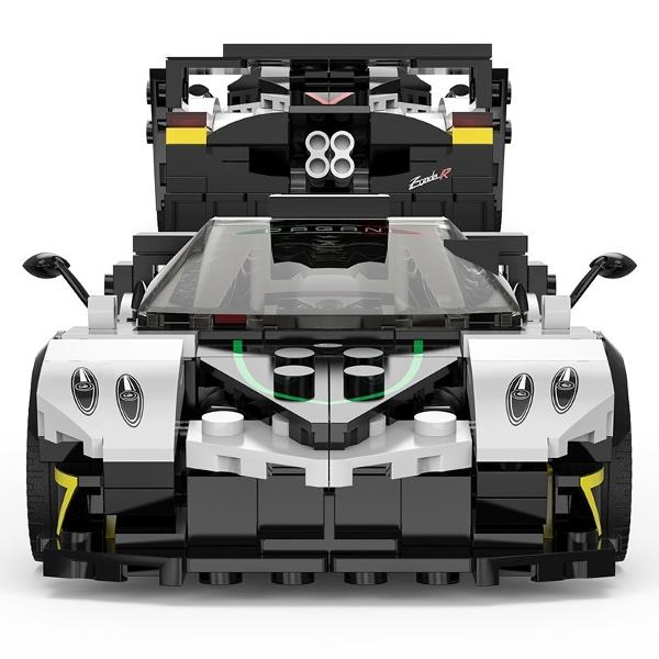 Kitul de constructie Pagani Zonda R de la Rastar este o jucarie spectaculoasa si creativa ideala pentru copiii de peste 6 ani care adora sa construiasca si sa exploreze lumea supermasinilor Inspirat de celebrul model de curse Pagani Zonda R acest set contine piese din plastic de inalta calitate care permit asamblarea unei replici fidele la scara 128 cu detalii realiste si design sportiv Masinuta rezultata este impresionanta prin aspectul sau agresiv elementele aerodinamice si culorile 
