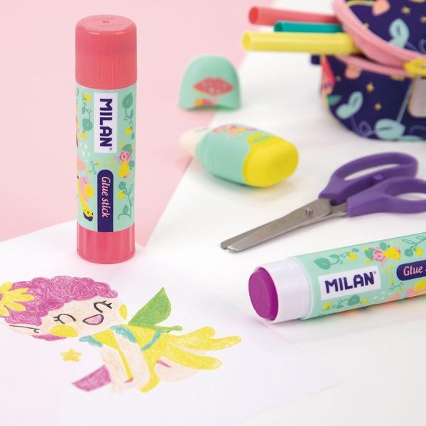 Edi&539;ia special&259; “Fairy Tale” de lipici 21 g de la MILAN este un produs inovator care are ca &537;i caracteristic&259; principal&259; culoarea violet care dispare dup&259; aplicarea ei la uscare Acest lucru îl face potrivit pentru proiectele de art&259; &537;i craft ale copiilorLipiciul este multifunc&539;ional putând fi utilizat pentru a lipi cu u&537;urin&539;&259; hârtie carton &539;es&259;tur&259; pâsl&259; 