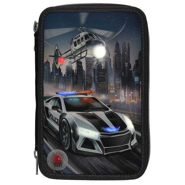 Penarul echipat are un motiv super cool pe fata cu &8203;&8203;o ma&537;in&259; de curse de poli&539;ie &537;i un elicopter pe un fundal nocturn Cea mai bun&259; parte Când ape&537;i butonul de pornire luminile albastre luminile &537;i farurile clipescse aprind timp de aproximativ 20 de secunde Cele trei compartimente separate prezint&259; un model cu imprimeu de anvelope &537;i sunt complet echipate cu 18 creioane colorate &537;i carioci dou&259; creioane o 