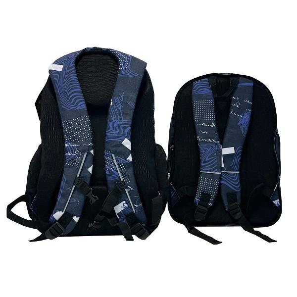 Acest ghiozdan usor este proiectat anatomic si realizat dintr-un material impermeabil Confortul este asigurat de spatele buretat respirabil si ergonomic alaturi de bretelele ajustabile si buretate echipate cu o catarama pe piept pentru o fixare sigura si confortabila Aceasta catarama include si un fluier integrat util in situatii de urgentaCaracteristici specialeGhiozdanul poate fi complet separat in doua rucsacuri independente diferite ca 