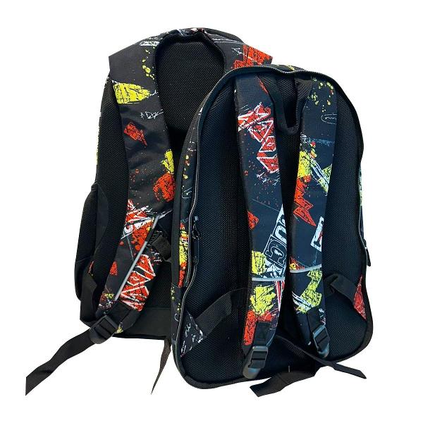 Ghiozdanul este proiectat pentru a oferi confort si functionalitate fiind realizat dintr-un material usor si rezistent la apa Forma sa anatomica si materialul de calitate asigura o utilizare indelungata si protectie impotriva intemperiilorSpatele este buretat respirabil si ergonomic oferind un suport optim pentru coloanaBretelele sunt ajustabile si buretate dotate cu o catarama pe piept pentru o fixare sigura si confortabila Catarama include un fluier 