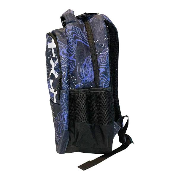 Ghiozdanul usor si ergonomic este fabricat din materiale hidrofuge fiind ideal pentru utilizari diverse datorita designului sau practic si confortabilForma anatomica si spate buretat respirabil si conceput ergonomic pentru un transport confortabilBretele ajustabile si buretate cu catarama pe piept pentru siguranta si confort catarama integrand si un fluierDoua compartimente principale cu fermoar incluzand organizatoare pentru pixuri si alte 