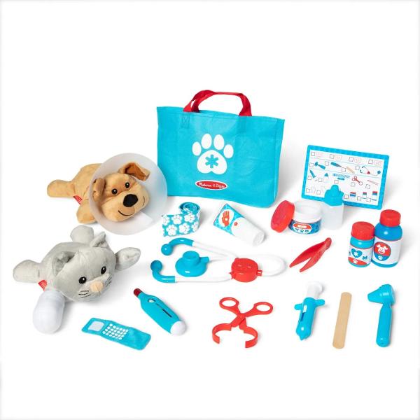Set de joaca doctor veterinar simulat cu 24 de piese cu caine si pisica de plus si accesorii distractive pentru jocuri de rol veterinare Include stetoscop termometru seringa endoscop auricular penseta clema gips bandaje &bdquo;tratamente&rdquo; &bdquo;unguente&rdquo; si o lista de verificare reutilizabila fata-verso pentru vizitele la cabinet Recunoscut de expertii in jucarii de la Institutul Good Housekeeping pentru modul in care ajuta copiii sa dezvolte empatia in timp ce se 