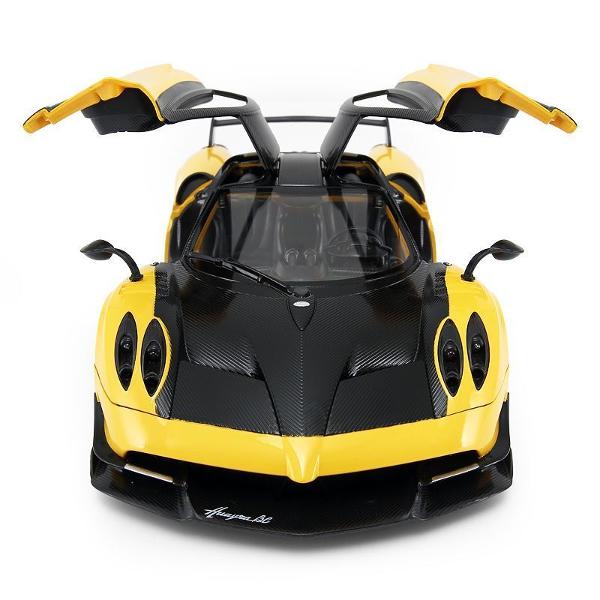 Copilul dumneavoastra se poate juca in voie cu masina cu telecomanda PAGANI HUAYRA BC scara 1 la 14 oferita de brandul international Rastar Nicio cursa nu este imposibil de castigat cu acesta masinuta replica oficiala cu licenta a modelului original construita cu mare atentie la detalii Masinuta are proportiile ideale pentru momente pline de distractie si amuzamentMasinuta functioneaza pe frecventa de 24GAlimentarea se face astfel  pentru masinuta sunt necesare 5 baterii tip AA  iar 