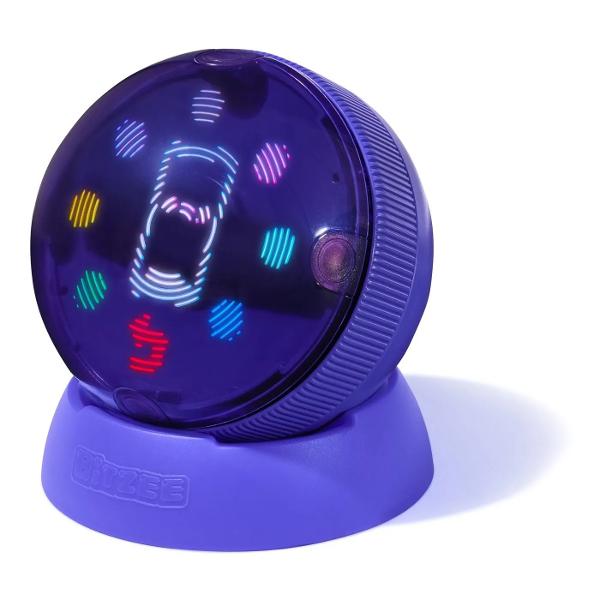 Bitzee Hamster Ball reinventeaza conceptul de animal de companie digital pentru cei mici Aceasta sfera interactiva prietenoasa contine in interior 20 de hamsteri digitali adorabili care raspund la atingere se misca se misca si reactioneaza cu sunete Cu functii multiple evolutii si minijocuri Bitzee este companionul perfect pentru copiii care cauta o experienta distractiva si creativa fara a avea nevoie de ecrane Prieteni digitali pe care ii poti aduce la viata Atinge misca si 
