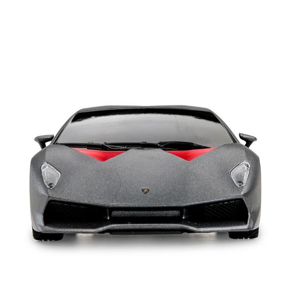 Copilul dumneavoastra se poate juca in voie cu masina cu telecomanda Lamborghini Sesto scara 1 la 24 oferita de brandul international Rastar Nicio cursa nu este imposibil de castigat cu acesta masinuta replica oficiala cu licenta a modelului original construita cu mare atentie la detalii Masinuta are proportiile ideale pentru momente pline de distractie si amuzament avand dimensiunile in centimetri dupa cum urmeaza  178683Masinuta functioneaza pe frecventa de 24GAlimentarea se face 