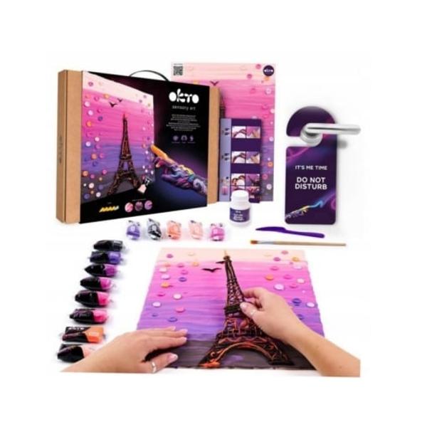 Descopera Parisul printr-o experienta creativa unica direct de acasaInspirat de atmosfera romantica a orasului luminilor acest set iti ofera ocazia sa creezi o pictura 3D originala folosind lut aerat si culori calde fosforescente Realizeaza o scena memorabila din Paris &ndash; cu Turnul Eiffel stralucind in noapte &ndash; si bucura-te de placerea tactila a modelajului si picturiiCe face acest set 