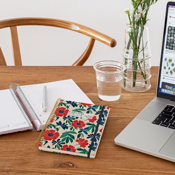 Agenda cu spira Miquelrius Plus 155x213 mm datata zilnic Anemone Natura MR34539