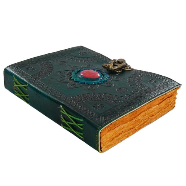 Jurnal Vintage dimensiune 20 x 15 cm coperti din piele naturala cu piatra naturala inserata in coperta hartie lucrata manual din bumbac inchizatoare metalica tip ancora