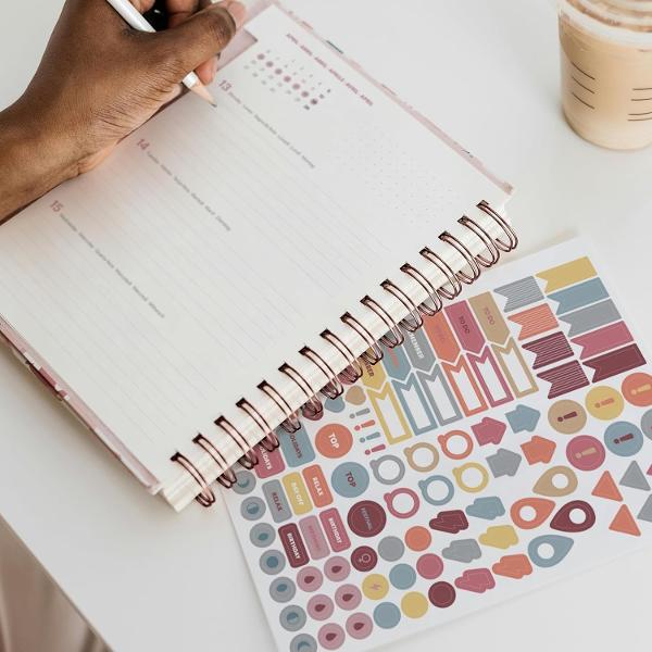 Agenda cu spira Miquelrius Plus 160x218 mm datata saptamanal Bouquet Arno Dufour MR34568