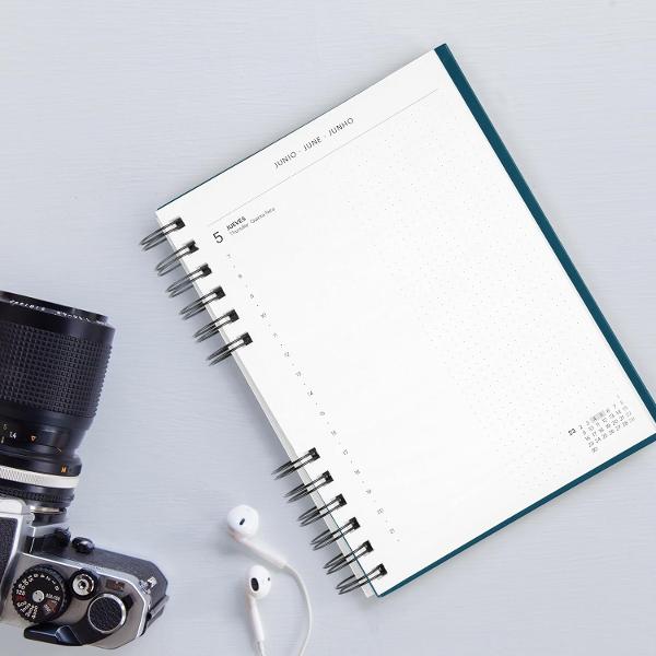 Agenda cu spira Miquelrius Plus 164x218 mm datata zilnic Navy Back to Basics MR34558