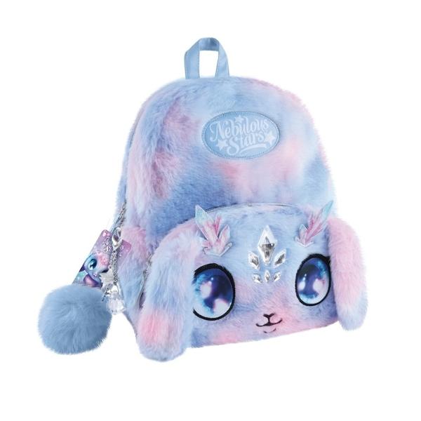 Rucsacul pufos Nebulous Stars – personaj Agatha este accesoriul perfect pentru fetite care iubesc culorile pastel si personajele magice Realizat din material moale plusat cu nuante de albastru si roz acest ghiozdan atrage atentia prin fata sa simpatica decorata cu ochi mari stralucitori urechiuse pufoase si cristale aplicateDimensiuni compacte si practiceCu o marime de 22 x 26 x 13 cm rucsacul este usor si ideal pentru gradinita plimbari excursii sau activitati 