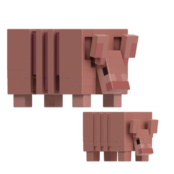 Creeaza exploreaza si supravietuieste cu figurile Minecraft Aceste figurine de actiune au fost create in mod autentic folosind designul pixelat al jocului video asa ca sunt grozave pentru joc si afisare Articulatiile mobile permit personajelor emblematice sa atinga ipostaze de actiune Fiecare figurina vine cu o piesa Build A Portal Jucatorii le pot colecta pe toate pentru a construi un portal complet Minecraft End care este de doua ori mai inalt decat figura Este un cadou grozav pentru 
