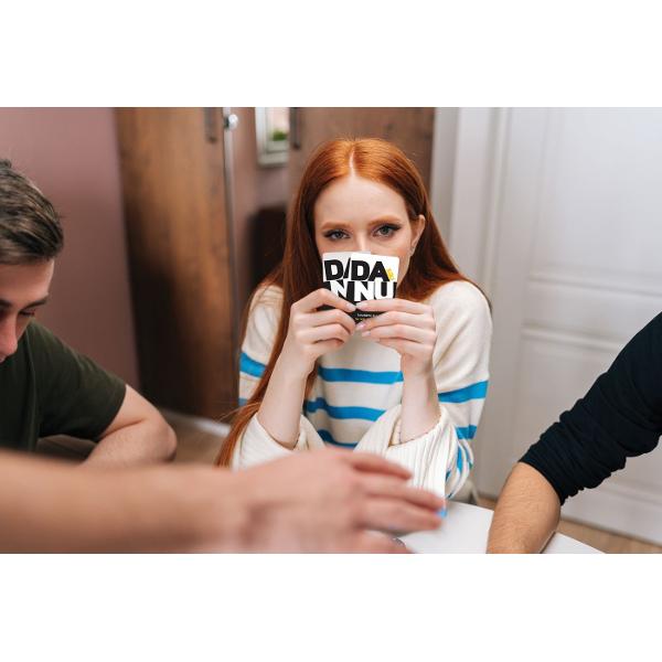 DA sau NU  Pentru Adulti este jocul perfect pentru serile pline de rasete provocari si intrebari incomode la care nu vei vrea sa raspunzi Simplu direct si amuzant acest joc iti testeaza limitele sinceritatii si spiritul de aventura Raspunde cu &bdquoda&rdquo sau &bdquonu&rdquo la intrebarile surprinzatoare si afla cat de bine iti cunosti prietenii atunci cand mastile cad si raspunsurile devin picante Un joc social ideal pentru petreceri seri intre adulti sau momente in 