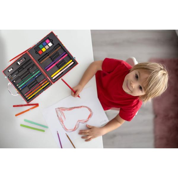 Indiferent cate culori ai niciodata nu vor fi suficiente pentru a da viata imaginilor tale preferate Cu Trusa de lux pentru desen poti explora creativitatea fara limite avand la dispozitie 50 de accesorii pentru desen si pictura perfecte pentru a invata diferite tehnici artistice Toate materialele sunt organizate intr-o trusa eleganta cu maner practic pe care o poti lua cu tine oriunde mergi  acasa la scoala sau in vacanta Setul include 10 markere lavabile 10 creioane colorate 8 