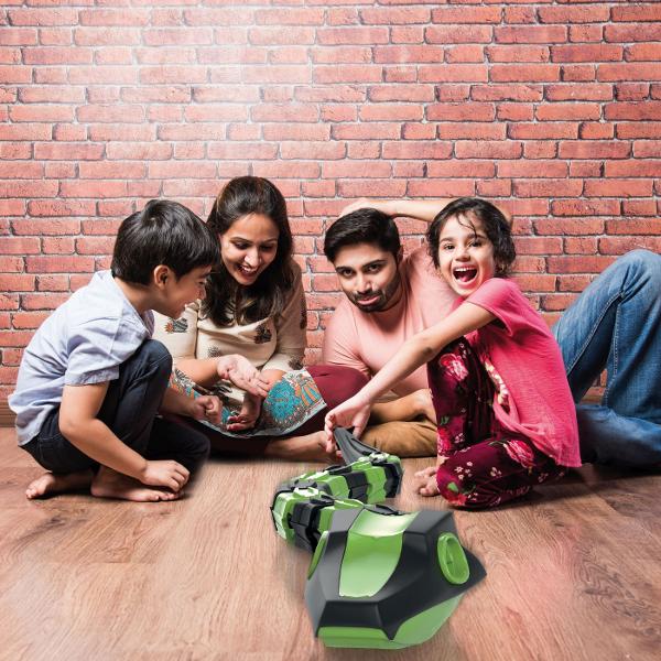 Un sarpe robot fascinant de asamblat care se misca asemenea unuia viu oferind o experienta de joc unica si captivanta Cu o lungime impresionanta de aproximativ 40 cm acest sarpe robot aduce o interactiune realista si plina de surprize Dupa asamblarea partilor superioare si inferioare si activarea motorului robotul incepe sa se tarasca agil in jurul copilului alunecand chiar si prin cele mai mici colturi exact ca un sarpe adevarat Datorita structurii modulare si motorului performant 