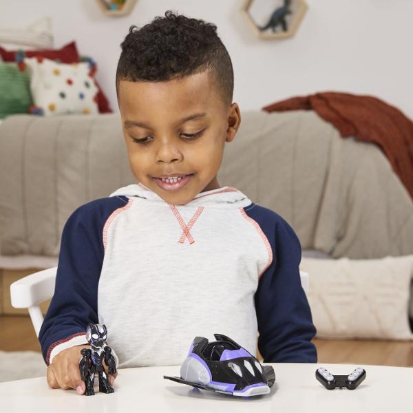 Alatura-te echipei Iron Man in cele mai noi aventuri cu aceste pachete de figurine si vehicule Iron Man si Minunatii sai Prieteni Imagineaza-ti ca te napustesti asupra situatiei pentru a salva ziua cu figurine vehicule si accesorii 2 in 1 figurina-vehicul Fiecare jucarie vehicul de 76 cm vine cu o figurina pozitionabila care se potriveste in interior Incurajeaza joaca imaginativa si de aventura pentru copiii cu varsta de 3 ani si peste cu aceste jucarii Marvel pentru baieti si fete Cauta 