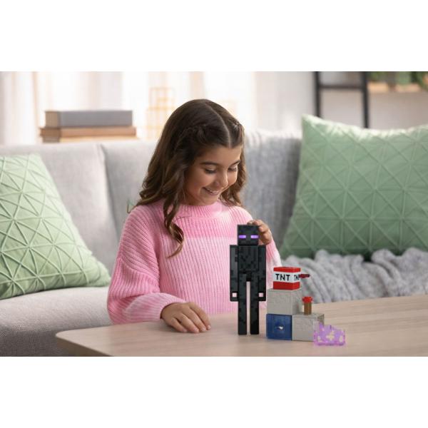 Creeaza exploreaza si supravietuieste cu figurile Minecraft Aceste figurine de actiune au fost create in mod autentic folosind designul pixelat al jocului video asa ca sunt grozave pentru joc si afisare Articulatiile mobile permit personajelor emblematice sa atinga ipostaze de actiune Fiecare figurina vine cu o piesa Build A Portal Jucatorii le pot colecta pe toate pentru a construi un portal complet Minecraft End care este de doua ori mai inalt decat figura Este un cadou grozav pentru 