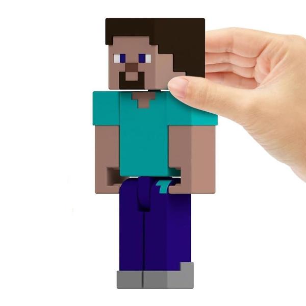 Creeaza exploreaza si supravietuieste cu figurile Minecraft Aceste figurine de actiune au fost create in mod autentic folosind designul pixelat al jocului video asa ca sunt grozave pentru joc si afisare Articulatiile mobile permit personajelor emblematice sa atinga ipostaze de actiune Fiecare figurina vine cu o piesa Build A Portal Jucatorii le pot colecta pe toate pentru a construi un portal complet Minecraft End care este de doua ori mai inalt decat figura Este un cadou grozav pentru 
