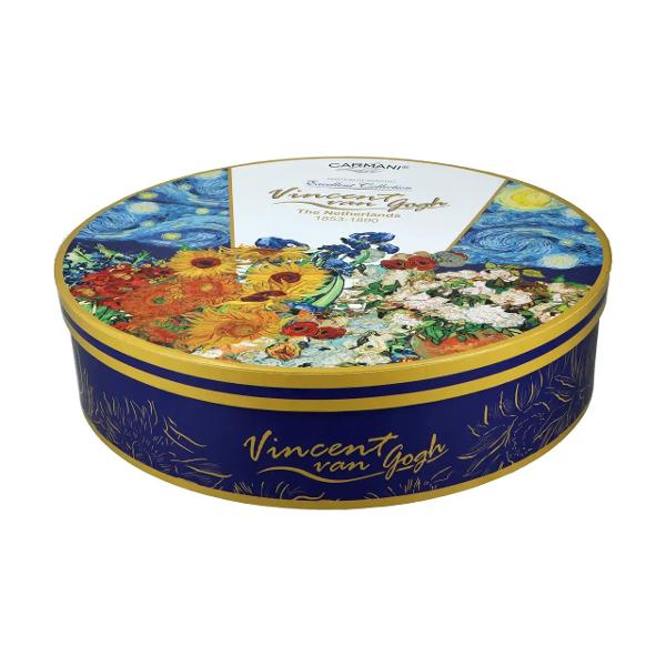 Savureaza bauturile tale preferate cu stil Acest set contine 6 cani din portelan de inalta calitate fiecare decorata cu reproduceri ale unor tablouri celebre ale lui Van GoghCu o capacitate generoasa de 350 ml sunt ideale pentru ceai cafea sau ciocolata calda aducand un strop de arta si culoare fiecarei pauzeDesignul inspirat din operele maestrului picturii transforma utilizarea lor intr-o experienta vizuala placuta fiind perfecte atat pentru uz personal cat si 