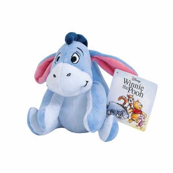Plus Disney Eeyore 17 cm este o jucarie moale si delicata inspirata de indragitul personajului din universul Winnie the Pooh Realizat din materiale fine si placute la atingere acest plus are o textura catifelata si un design atent realizat cu detalii brodate si expresie prietenoasa Culorile pastelate si urechile lungi cu interior roz redau fidel aspectul simpatic al personajului Eeyore Cu o inaltime de 17 cm este usor de tinut in brate si perfect pentru joaca zilnica calatorii sau pentru 