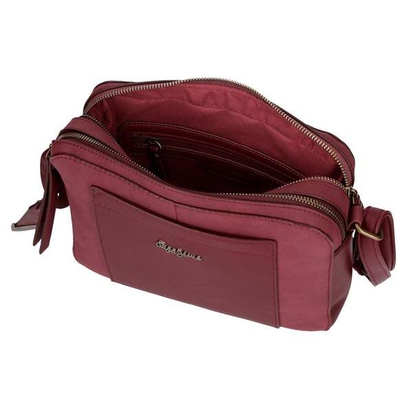 Geanta de umar PEPE JEANS LONDON Lorain 7735364 rosuDetalii produsGeanta umar cu clapa 24 cm Pepe Jeans Duane rosu - bareta ajustabila lungimea baretei aproximativ 70 cm 2 compartimente material piele ecologica dimensiune 24x15x10 cm culoare rosuGeanta umar cu licenta Pepe Jeans London colectia Pepe Jeans Duane recomandata pentru adolescenti si femei&nbsp;Brandul Pepe JeansPepe 