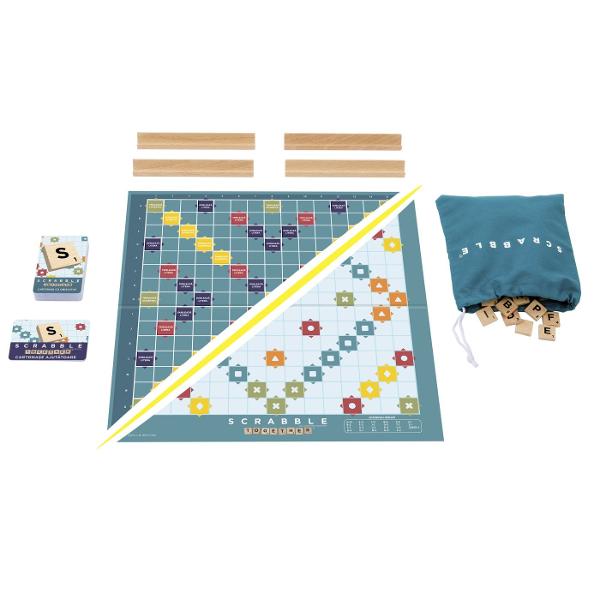 Redescopera placerea jocurilor de cuvinte cu Scrabble editia clasica ce include jetoane si suporturi din lemn pentru o experienta autentica si durabila Tabla de joc are doua fete oferind 2 jocuri intr-unul singur varianta Classic Scrabble pentru competitie strategica si varianta Scrabble Together pentru o experienta mai accesibila si colaborativa Jucatorii formeaza cuvinte incrucisate pe tabla acumuland puncte in functie de valoare literelor si a spatiilor speciale Setul este potrivit 