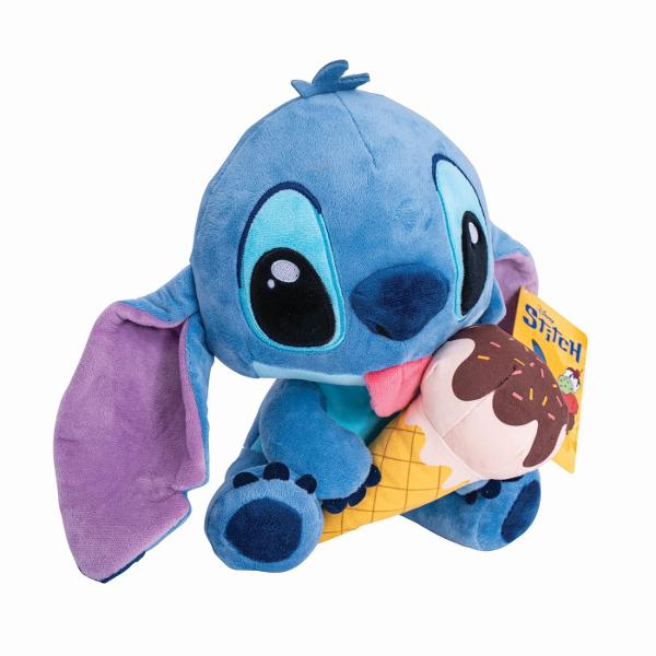 Plus Disney Stitch cu inghetata este o jucarie moale si simpatica inspirata de indragitul personajului din universul Lilo si Stitch Realizat din materiale fine si placute la atingere acest plus are o textura catifelata si detalii atent brodate cu ochi mari expresivi si urechi ample in nuante de albastru si mov Stitch tine in brate o inghetata cu cornet si topping colorat detaliu care adauga un plus de farmec si originalitate Designul vesel si expresia jucausa il transforma intr-un 