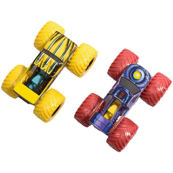 Setul Monster Jam set 2 Masinute Metalice aduce fata in fata doua modele spectaculoase inspirate din universul supereroilor pregatite pentru confruntari pline de adrenalina Fiecare pachet include doua masini cu design tematic decorate in culorile si stilul personajelor Marvel realiza cu detalii atent finisate si roti supradimensionate specifice competitiei Monster Jam Masinile sunt construite pentru curse sarituri si impacturi spectaculoase incurajand jocul dinamic si imaginativ Exista 