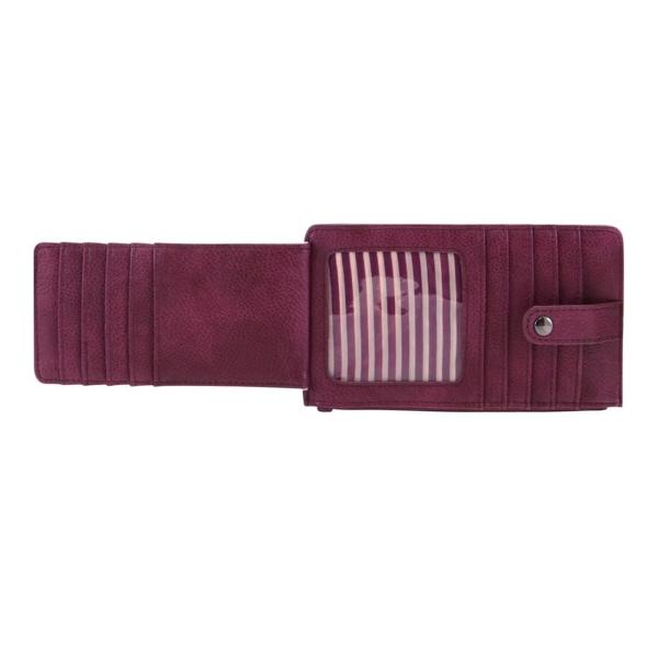 Portofelul slim de la Gorjuss este foarte practic si ideal pentru a-ti pastra cardurile si banii intr-un mod ordonat si elegant fara sa iti ocupe mult spatiu in geantaCu un design compact acest portofel ofera 9 sloturi pentru carduri permitandu-ti sa le organizezi cu usurinta si sa le ai la indemana in orice moment In plus dispune de doua sectiuni generoase astfel incat sa poti depozita si alte obiecte de valoare sau documente importantePachetul continebr 