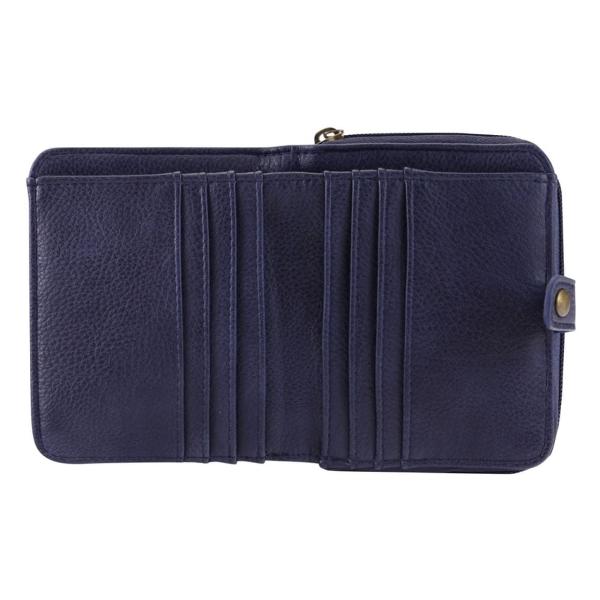 Portofelul mic Ray Of Light de la Gorjuss este un accesoriu foarte elegant care nu trebuie sa iti lipseasca din geanta&nbsp;Cu spatiu pentru a va depozita bagnotele cardurile si chitantele acest portofel are o dimensiune generoasa dar totusi compacta Combina perfect 5 compartimente pentru carduri un compartiment pentru cartea de identitate si un buzunar pentru monede care se inchide cu fermoarPachetul contine- 1x portofel Ray Of 