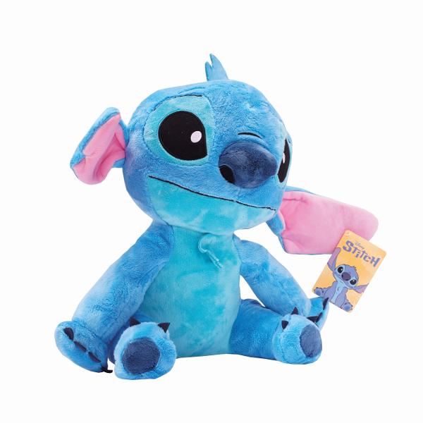 Plus Disney Stitch 25 cm este o jucarie moale si simpatica inspirata din celebrul personaj din universul Lilo si Stitch Realizat din materiale textile fine si placute la atingere acest plus reda fidel trasaturile lui Stitch cu ochi mari expresivi urechi late si detalii brodate atent finisate Dimensiunea de 25 cm il face potrivit pentru imbratisari joaca zilnica sau pentru a fi asezat ca element decorativ in camera copilului Este usor de transport ideal pentru calatorii sau pentru 