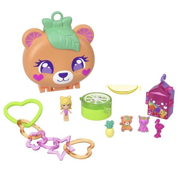 Setul de joaca Polly Pocket aduce distractia intr-un format portabil si colorat perfect pentru aventuri oriunde Fiecare are un design vesel si include o mini figurina Polly Pocket accesorii tematice si elemente interactive care transforma interiorul intr-un mic univers de joaca Se deschide pentru a dezvalui o scena de joc plina de detalii si surpriza unde copiii pot inventa povesti si pot explora diferite activitati alaturi de figurina inclusa Accesoriile si decorurile permit crearea unor 