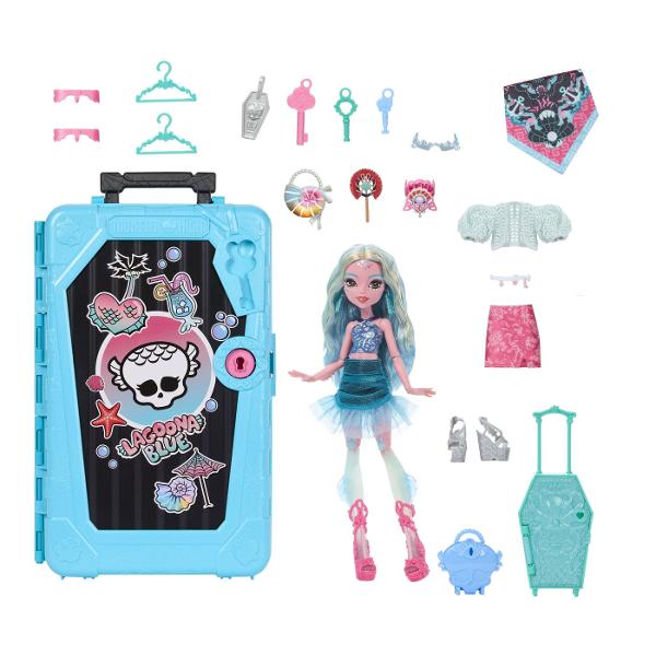 Descopera universul plin de mister si stil din colectia Monster High Skulltimate Secrets cu papusa Lagoona Blue intr-o editie speciala cu surpriza Setul include peste 19 surprize si ofera mai mult de 125 de combinatii de styling permitand personalizarea completa a tinutelor si accesoriilor Copilul poate debloca compartimentele secrete cu ajutorul cheii incluse dezvaluind haine accesorii si elemente tematice inspirate din atmosfera exotica a oazei Papusa impresioneaza prin parul lung in 